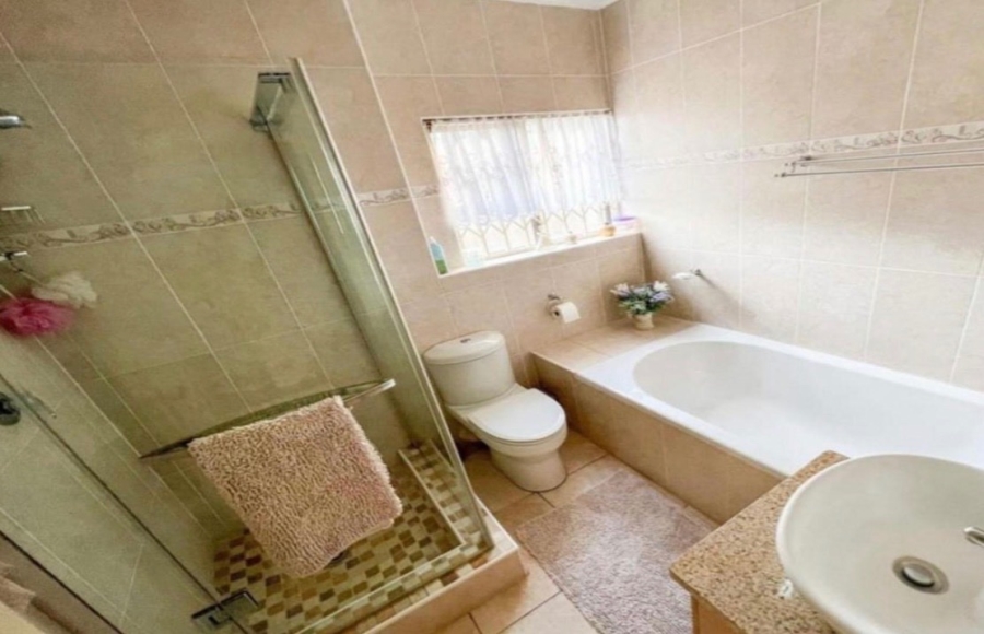 4 Bedroom Property for Sale in Kosmos North West